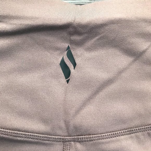 SOLD. SKECHERS 7/8 High waisted leggings w. side pockets - Picture 4 of 6